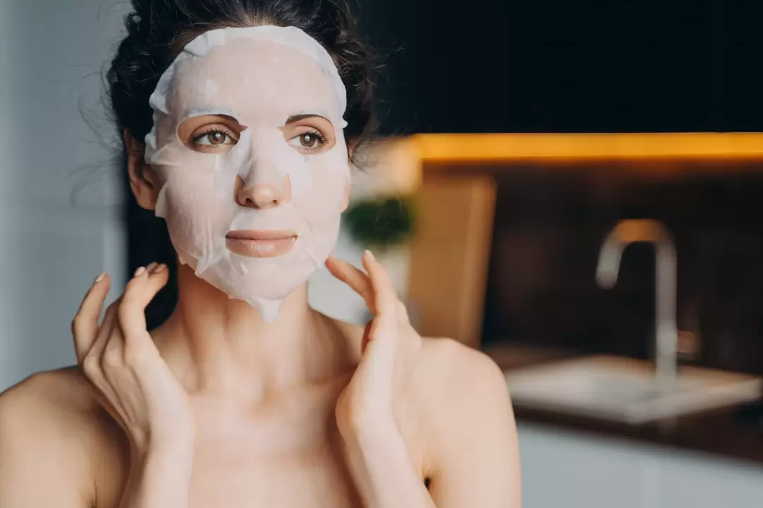 Fabric masks allow women over 30 to look stunning