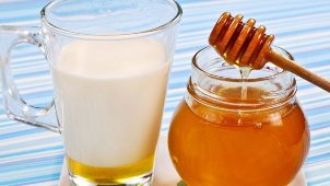 Kefir with honey for rejuvenating hand skin treatment